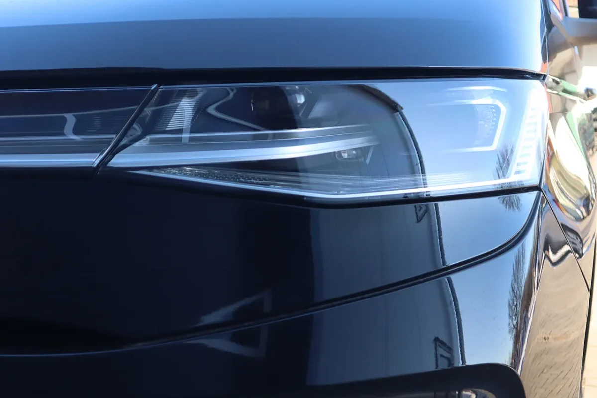 LED Matrix Scheinwerfer mit LED TFL für VW T7 ST – Bild 1