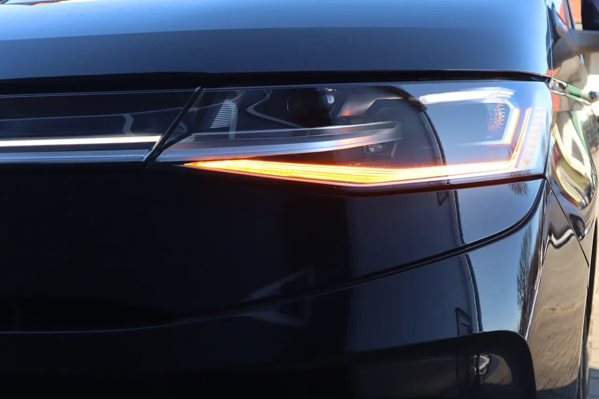 LED Matrix Scheinwerfer mit LED TFL für VW T7 ST – Bild 4