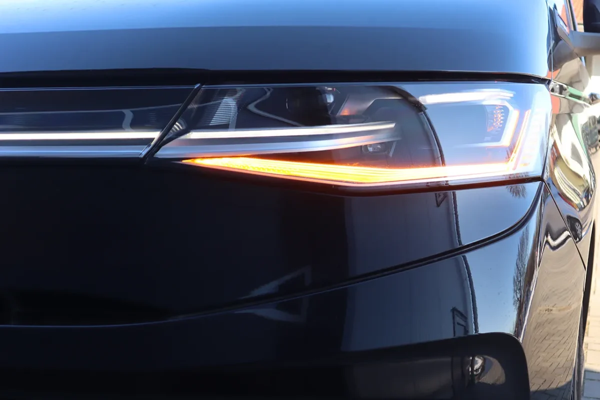 LED Matrix Scheinwerfer mit LED TFL für VW T7 ST – Bild 5