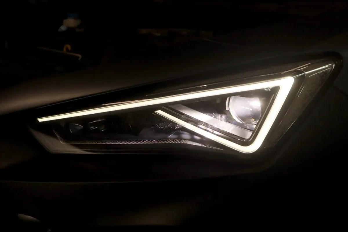 LED Matrix Scheinwerfer mit LED TFL für Seat Formentor KM7 – Bild 1