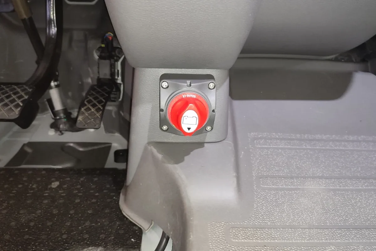 Komplettset Batterie-Hauptschalter für VW Crafter SY, SC, MAN TGE – Bild 1