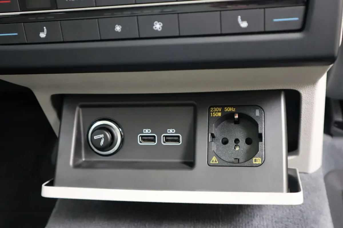 Komplettset 230 Volt Steckdose für VW Touareg CR – Bild 1