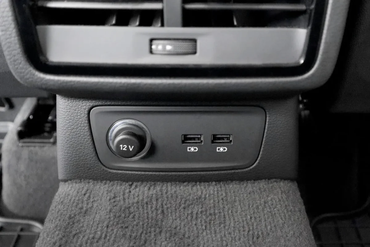 Komplettset USB Hub für Audi Q3 F3 – Bild 2
