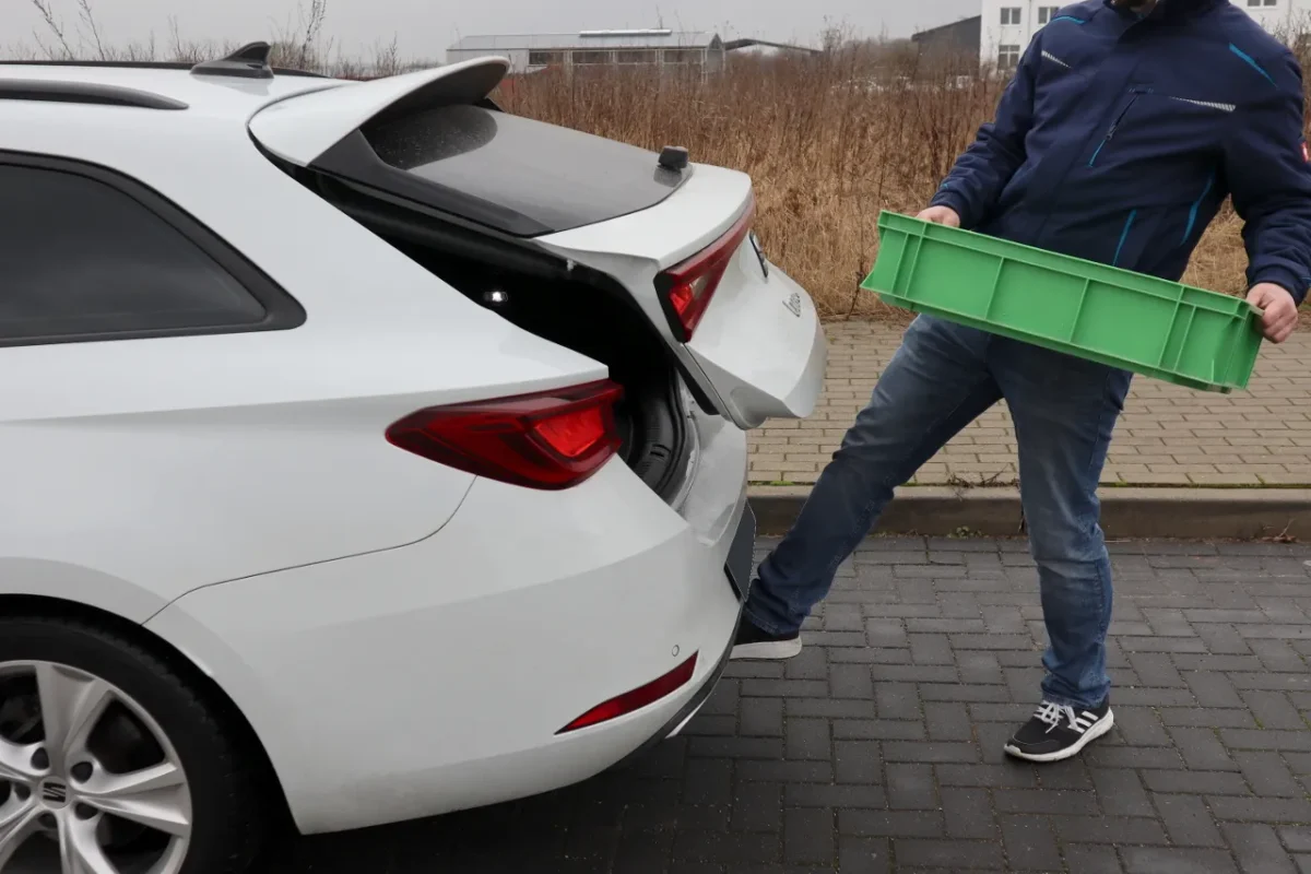 Komplettset sensorgesteuerte Heckklappenöffnung für Seat Leon KL Kombi – Bild 1