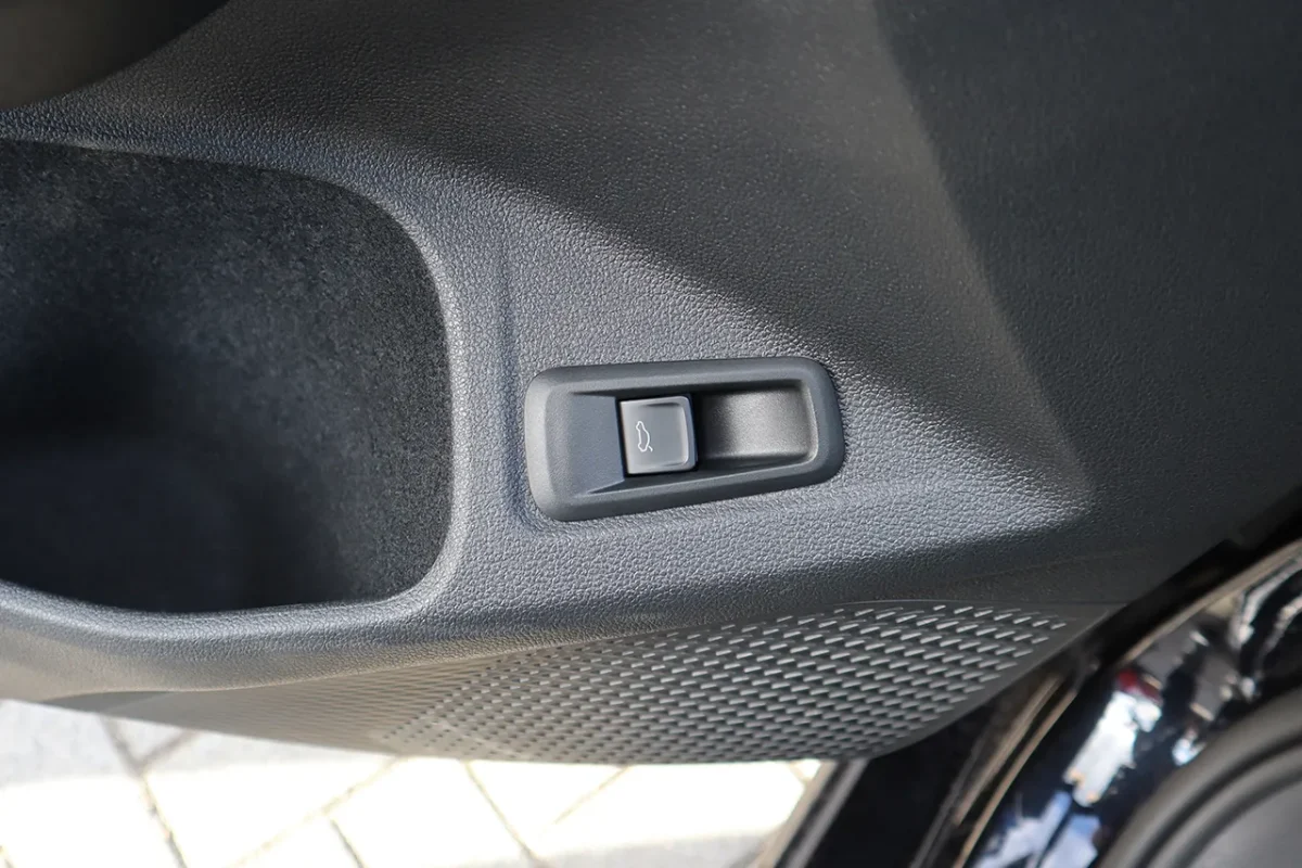 Taster elektrische Heckklappe Fahrertür für VW Golf 8 CG5 Variant – Bild 1