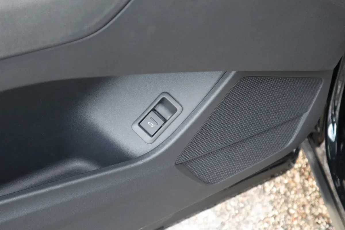 Taster elektrische Heckklappe Fahrertür für Audi Q4 F4 – Bild 1