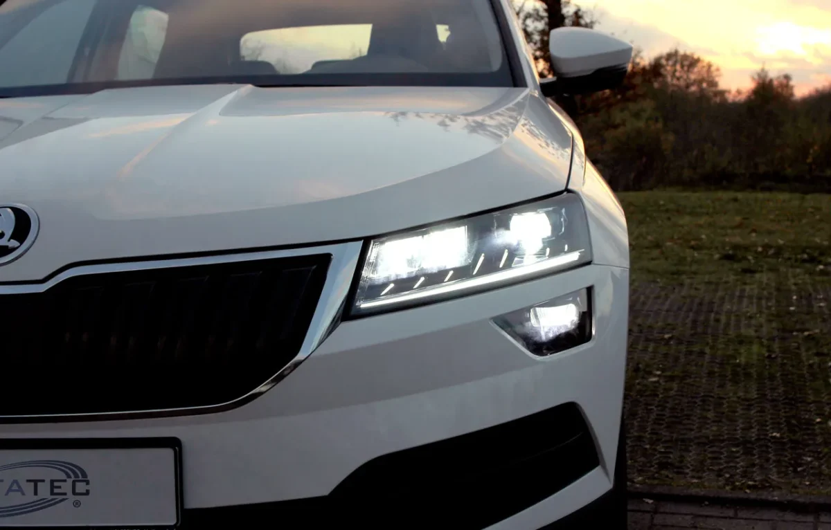 LED-Scheinwerfer mit LED TFL für Skoda Karoq NU7 – Bild 1