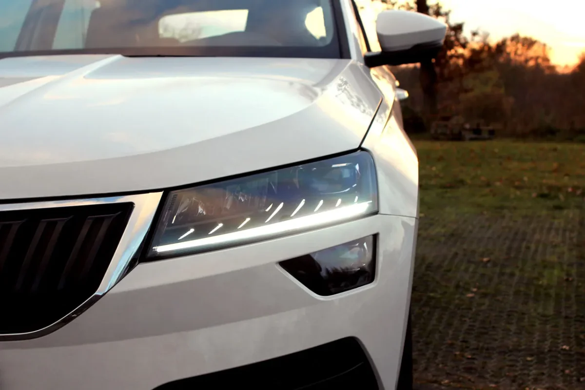 LED-Scheinwerfer mit LED TFL für Skoda Karoq NU7 – Bild 2