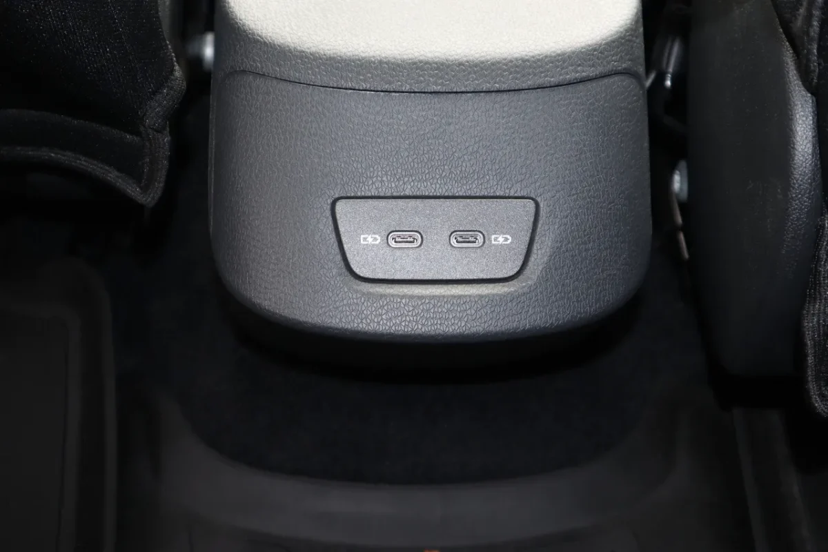 Komplettset USB Hub für VW ID3 E11 – Bild 1