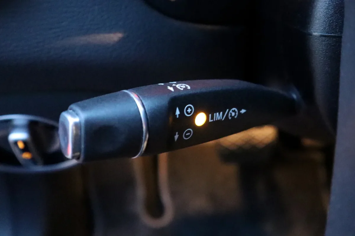Komplettset Tempomat nachrüsten mit Limiter für Mercedes GLA-Klasse X156 inkl. Codierdongle – Bild 2